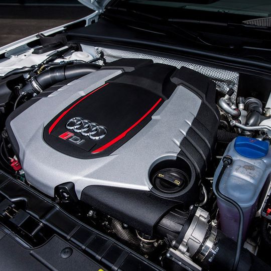Der Motor des Audi RS5 TDI Concept schöpft 385 PS aus drei Litern – und das dank E-Lader ohne Turboloch. Der Motor des Audi RS5 TDI Concept schöpft 385 PS aus drei Litern – und das dank E-Lader ohne Turboloch.