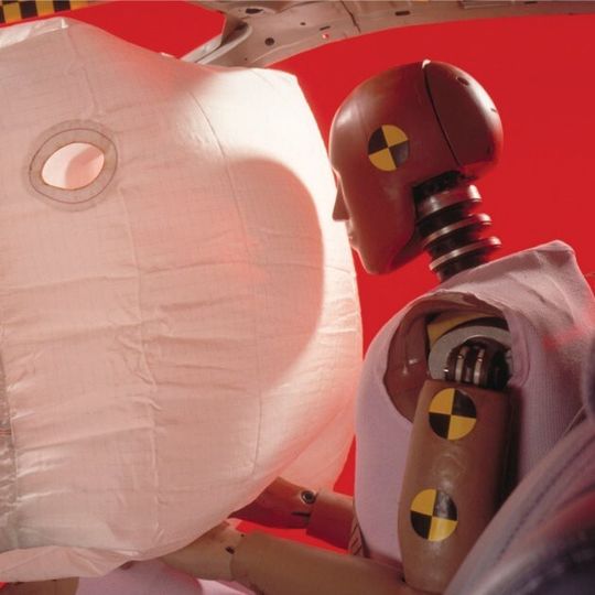 TRW fertigt mit seinem indischen Joint Venture „Rane TRW Steering Systems Limited“ jetzt auch Airbags und Sicherheitsgurtsysteme vor Ort. TRW fertigt mit seinem indischen Joint Venture „Rane TRW Steering Systems Limited“ jetzt auch Airbags und Sicherheitsgurtsysteme vor Ort.