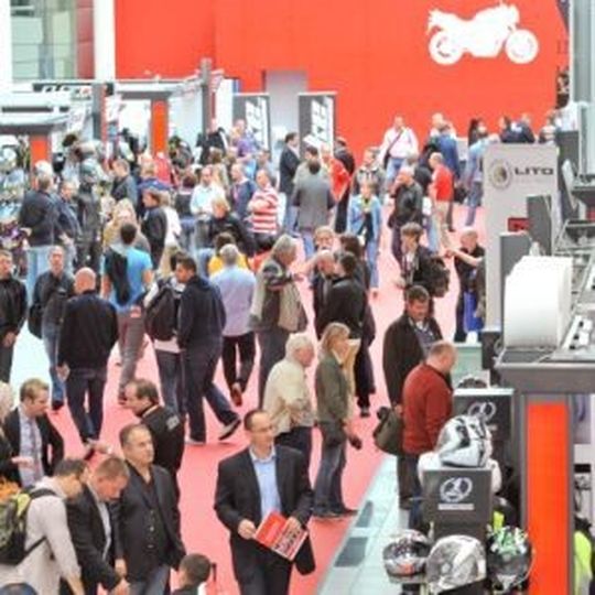 Die Business Lounge auf der Intermot soll sich auch 2014 zu d e m Treffpunkt für Fachbesucher entwickeln. Die Business Lounge auf der Intermot soll sich auch 2014 zu d e m Treffpunkt für Fachbesucher entwickeln.