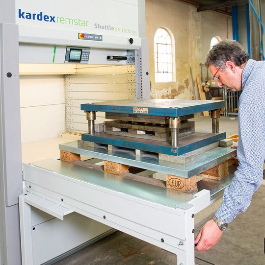 Im neuen Shuttle XP 1000 lassen sich pro Tablar Teile von bis zu 1000 kg einlagern. Im neuen Shuttle XP 1000 lassen sich pro Tablar Teile von bis zu 1000 kg einlagern.