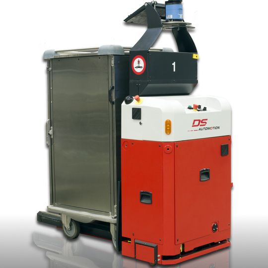 Für ein Krankenhaus im französischen Troyes hat DS Automotion ein Fahrzeug entwickelt, das den Rollcontainer zum Transport mit einer Gabel greift. Für ein Krankenhaus im französischen Troyes hat DS Automotion ein Fahrzeug entwickelt, das den Rollcontainer zum Transport mit einer Gabel greift.