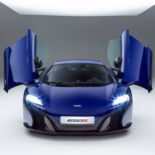 Der neue McLaren 650S erweitert die Modellpalette des Sportwagenbauers. Der neue McLaren 650S erweitert die Modellpalette des Sportwagenbauers.