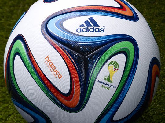 Im Rausch der Farben Brasiliens – der „Brazuca“ ist das offizielle Spielgerät der Fussball-Weltmeisterschaft 2014. Im Rausch der Farben Brasiliens – der „Brazuca“ ist das offizielle Spielgerät der Fussball-Weltmeisterschaft 2014.
