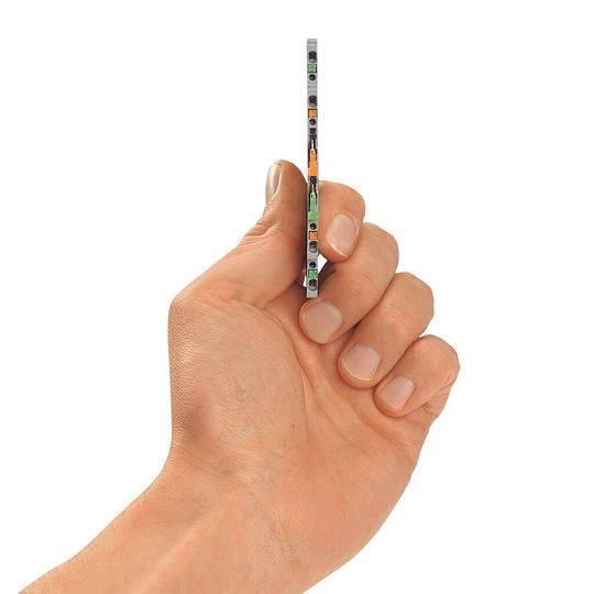 Push-in-Technik: Die 3,5 mm schmalen Push-in-Reihenklemmen eigenen sich besonders für die Signalverdrahtung unter eingeschränkten Platzverhältnissen. Push-in-Technik: Die 3,5 mm schmalen Push-in-Reihenklemmen eigenen sich besonders für die Signalverdrahtung unter eingeschränkten Platzverhältnissen.