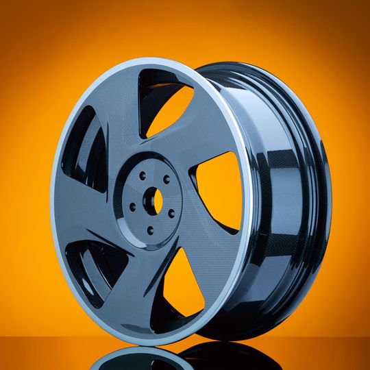 Sabic und Kringlan entwickeln die thermoplastische Felge aus Carbon-Verbundwerkstoff. Sabic und Kringlan entwickeln die thermoplastische Felge aus Carbon-Verbundwerkstoff.