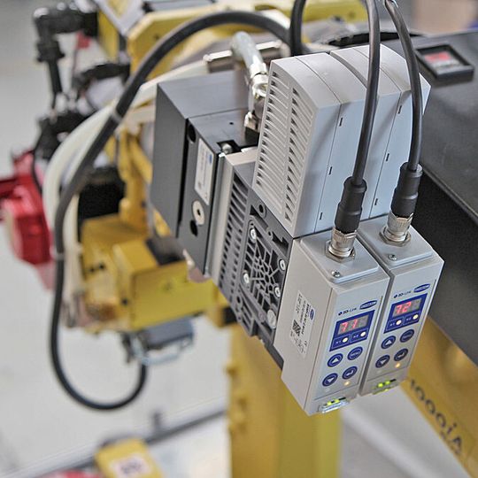 Intelligente Vakuum-Erzeuger: Die Kompaktejektoren SXPi-PC und SXMPi-PC der Baureihe X-Pump von Schmalz sind mit Funktionen zur Energie- und Prozesskontrolle ausgestattet. Intelligente Vakuum-Erzeuger: Die Kompaktejektoren SXPi-PC und SXMPi-PC der Baureihe X-Pump von Schmalz sind mit Funktionen zur Energie- und Prozesskontrolle ausgestattet.