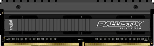 Das erste Ballistix-Elite-DDR4-Modul von Crucial. Die abgeschrägte Kontaktleiste soll das Einsetzen des Moduls in den Sockel erleichtern. Das erste Ballistix-Elite-DDR4-Modul von Crucial. Die abgeschrägte Kontaktleiste soll das Einsetzen des Moduls in den Sockel erleichtern.