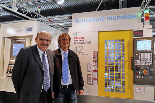 Entwickler von Toolplus: Rainer Füssle (rechts), Teamleiter Montage Werkzeugmaschinen Fanuc, und Hans Gloor, Projektleiter Werkzeugmaschinen Fanuc bei Walter Meier Fertigungslösungen. Entwickler von Toolplus: Rainer Füssle (rechts), Teamleiter Montage Werkzeugmaschinen Fanuc, und Hans Gloor, Projektleiter Werkzeugmaschinen Fanuc bei Walter Meier Fertigungslösungen.