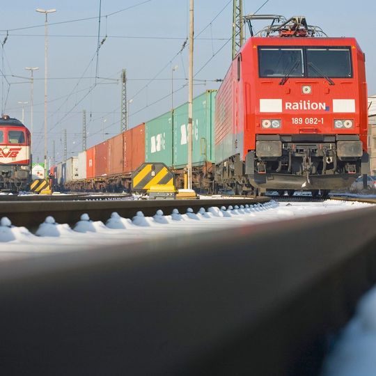 Geht es um den Seehafen-Hinterlandverkehr, soll nach dem Willen der Politik die Rolle der Eisenbahn weiter gestärkt werden. Geht es um den Seehafen-Hinterlandverkehr, soll nach dem Willen der Politik die Rolle der Eisenbahn weiter gestärkt werden.