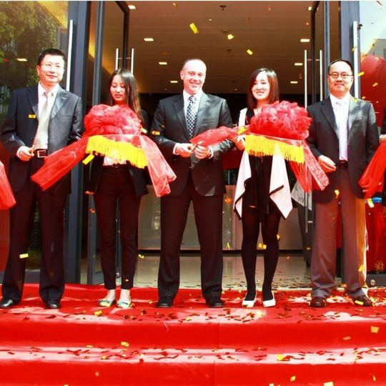 Eröffnung der neuen Firmenzentrale für Asien mit Technikzentrum in Shanghai. Eröffnung der neuen Firmenzentrale für Asien mit Technikzentrum in Shanghai.
