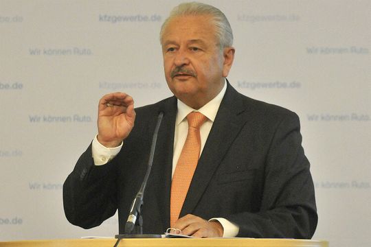 Erste Rede als neuer ZDK-Präsident: Jürgen Karpinski. Erste Rede als neuer ZDK-Präsident: Jürgen Karpinski.