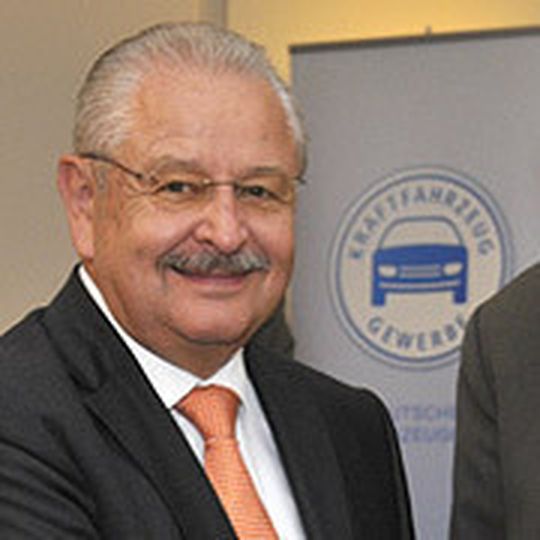 Der neue ZDK-Präsident Jürgen Karpinski tritt für die Einheit des Kfz-Gewerbes im ZDK an. Der neue ZDK-Präsident Jürgen Karpinski tritt für die Einheit des Kfz-Gewerbes im ZDK an.