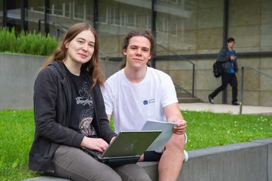 Juliane Baldus und Fabian Kunze, Informatik Studenten der Universität des Saarlandes, sind Finalisten des ACM-ICPC Wettbewerbs. Juliane Baldus und Fabian Kunze, Informatik Studenten der Universität des Saarlandes, sind Finalisten des ACM-ICPC Wettbewerbs.