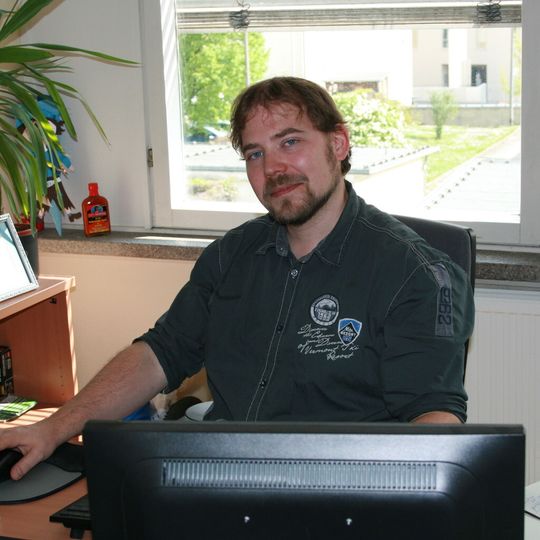 Prof. Dr. Felix H. Schacher, Juniorprofessor, Institut für Organische Chemie und Makromolekulare Chemie, Jena Center for Soft Matter, Friedrich-Schiller-Universität Jena Prof. Dr. Felix H. Schacher, Juniorprofessor, Institut für Organische Chemie und Makromolekulare Chemie, Jena Center for Soft Matter, Friedrich-Schiller-Universität Jena