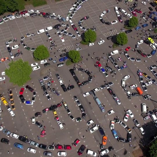 Insgesamt 62 Elektrofahrzeuge von Renault nahmen an einer der bislang größten Elektroauto-Paraden der Welt in Stuttgart teil. Insgesamt 62 Elektrofahrzeuge von Renault nahmen an einer der bislang größten Elektroauto-Paraden der Welt in Stuttgart teil.