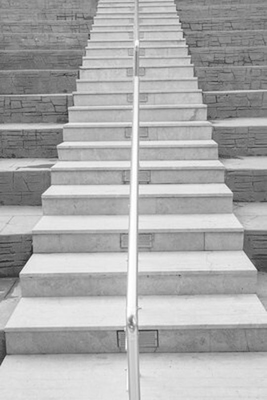 Ingenieure haben sich durch den anhaltenden Fachkräftemangel in ein wertvolles Gut verwandelt. Dies ist vielen Unternehmen bewusst und so unterstützen sie ihre Ingenieure beim erklimmen der Karriereleiter.