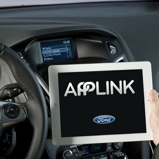Ford SYNC AppLink war bereits im neuen Ford EcoSport und ist nun auch in den Modellen Ford Fiesta, B-MAX, Focus, C-MAX und Kuga installiert. Ford SYNC AppLink war bereits im neuen Ford EcoSport und ist nun auch in den Modellen Ford Fiesta, B-MAX, Focus, C-MAX und Kuga installiert.
