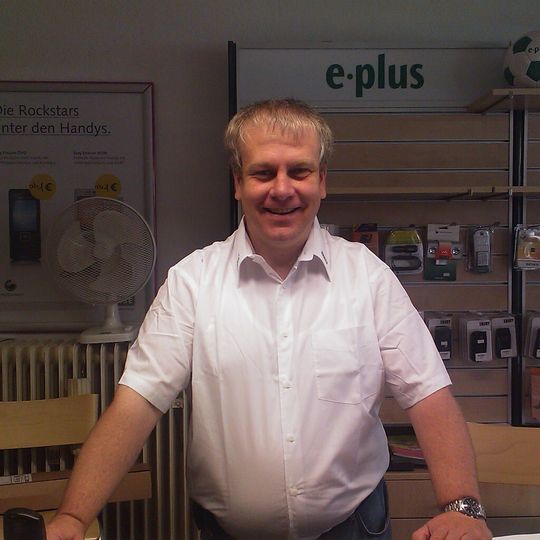 Hans Jörg Degen, Geschäftsführer bei Handyshop Degen Hans Jörg Degen, Geschäftsführer bei Handyshop Degen