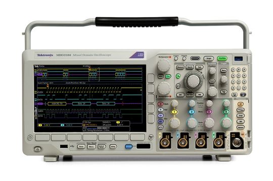 Bild 1: Das integrierte Oszilloskop der Serie MDO3000 von Tektronix enthält sechs einzelne Instrumente in einem tragbaren Gerät. Bild 1: Das integrierte Oszilloskop der Serie MDO3000 von Tektronix enthält sechs einzelne Instrumente in einem tragbaren Gerät.