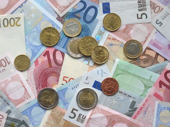 Boni-Auszahlungen bleiben konstant: Die variable Vergütung ist ein wichtiger Bestandteil der Gesamtvergütung: 85 Prozent der Führungskräfte und zwei Drittel der Spezialisten erhalten eine variable Vergütung. Boni-Auszahlungen bleiben konstant: Die variable Vergütung ist ein wichtiger Bestandteil der Gesamtvergütung: 85 Prozent der Führungskräfte und zwei Drittel der Spezialisten erhalten eine variable Vergütung.