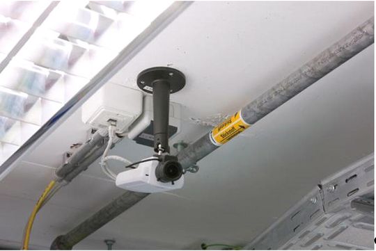 Video-Überwachung sichert IT-Technik und sensible Daten vor unbefugtem Zugriff.