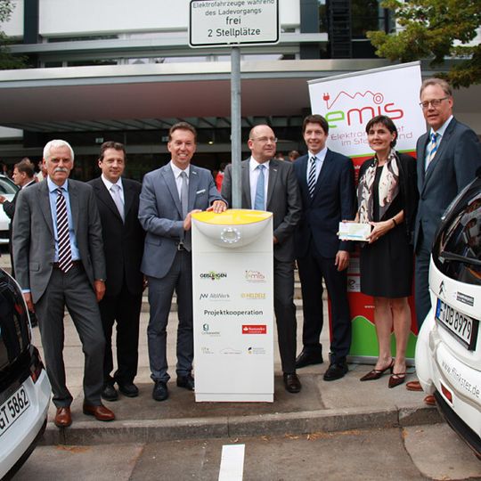 An der HfWU wurde eine Stromtankstelle offiziell in Betrieb genommen. An der HfWU wurde eine Stromtankstelle offiziell in Betrieb genommen.