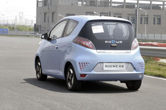 Ähnliche Designstrukturen wie dieser Roewe 50 soll ein derzeit erprobtes Elektroauto des chinesisch-britischen Autobauers MG besitzen. Ähnliche Designstrukturen wie dieser Roewe 50 soll ein derzeit erprobtes Elektroauto des chinesisch-britischen Autobauers MG besitzen.