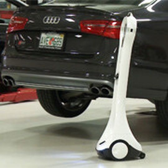 „Audi Robotic Telepresence“ heißt das Projekt, bei dem die Servicepartner ferngesteuerte Unterstützung erhalten. „Audi Robotic Telepresence“ heißt das Projekt, bei dem die Servicepartner ferngesteuerte Unterstützung erhalten.