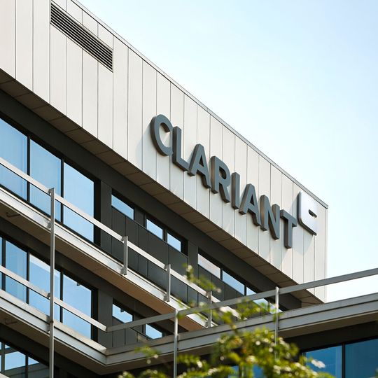 Clariant will durch zentral gesteuerte F&E die Präsenz in Schwellenmärkten intensivieren und nachhaltige Innovationen für mehrfache Markt-Anwendungen liefern. Clariant will durch zentral gesteuerte F&E die Präsenz in Schwellenmärkten intensivieren und nachhaltige Innovationen für mehrfache Markt-Anwendungen liefern.