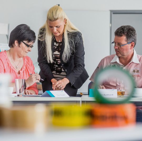 Ziel der Seminare ist es, die Möglichkeiten einer optimalen Verpackung im Zusammenspiel mit dynamischen Bestell-, Handling- und Transportprozessen aufzuzeigen. Ziel der Seminare ist es, die Möglichkeiten einer optimalen Verpackung im Zusammenspiel mit dynamischen Bestell-, Handling- und Transportprozessen aufzuzeigen.