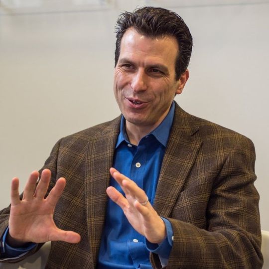 Andrew Anagnost, Senior Vice President Industry Strategy and Marketing bei Autodesk: „Wir bieten die neuen Subscription-Modelle hauptsächlich deswegen an, weil unsere Kunden danach gefragt und ihr Kaufverhalten verändert haben.“ Andrew Anagnost, Senior Vice President Industry Strategy and Marketing bei Autodesk: „Wir bieten die neuen Subscription-Modelle hauptsächlich deswegen an, weil unsere Kunden danach gefragt und ihr Kaufverhalten verändert haben.“