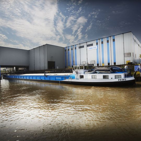 Tata Steel hat eine neue Hochleistungsspaltanlage für die Verarbeitung hochfester Automobilstähle im Service Center Gelsenkirchen eingeweiht. Tata Steel hat eine neue Hochleistungsspaltanlage für die Verarbeitung hochfester Automobilstähle im Service Center Gelsenkirchen eingeweiht.