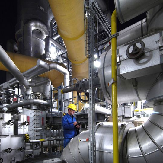 Ineos kauft die Anteile von BASF am gemeinsamen Joint-Venture Styrolution. Das Unternehmen produziert Styrolkunststoffe. Die Styrolwertschöpfungskette beginnt im Steamcracker. Ineos kauft die Anteile von BASF am gemeinsamen Joint-Venture Styrolution. Das Unternehmen produziert Styrolkunststoffe. Die Styrolwertschöpfungskette beginnt im Steamcracker.