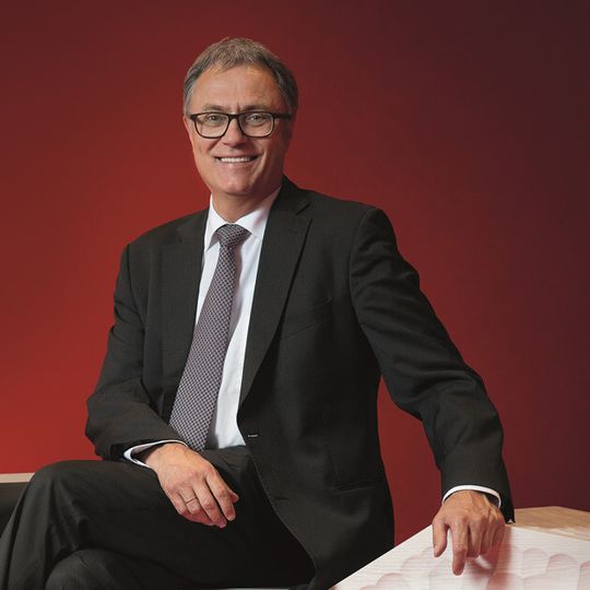 Dr. Hans-Hinrich Kruse, Vorstandsvorsitzender der Konrad Hornschuch AG: „Nach mehreren Jahren forcierter Expansion war es 2013 eine besondere Herausforderung, unseren Erfolgskurs fortzusetzen.“ Dr. Hans-Hinrich Kruse, Vorstandsvorsitzender der Konrad Hornschuch AG: „Nach mehreren Jahren forcierter Expansion war es 2013 eine besondere Herausforderung, unseren Erfolgskurs fortzusetzen.“