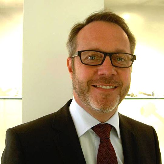 „Edscha ist Marktführer in Europa. Diese Position gilt es zu behaupten und in Asien und Nordamerika weitere Marktanteile hinzuzugewinnen“, erläutert Markus Kirchner seine Ziele. „Edscha ist Marktführer in Europa. Diese Position gilt es zu behaupten und in Asien und Nordamerika weitere Marktanteile hinzuzugewinnen“, erläutert Markus Kirchner seine Ziele.