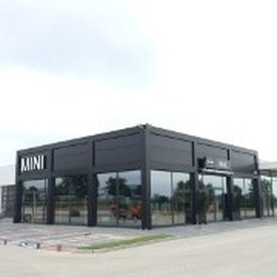 B&K hat einen neuen BMW- und Mini-Standort in Detmold eröffnet. B&K hat einen neuen BMW- und Mini-Standort in Detmold eröffnet.