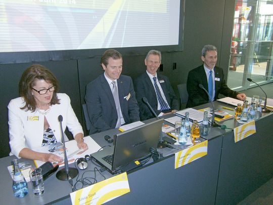 Pressekonferenz zur 4. Lasys: Silvia Stoll, Kommunikationsleiterin und Gunnar Mey von der Messe Stuttgart sowie Gerhard Hein vom VDMA. Pressekonferenz zur 4. Lasys: Silvia Stoll, Kommunikationsleiterin und Gunnar Mey von der Messe Stuttgart sowie Gerhard Hein vom VDMA.