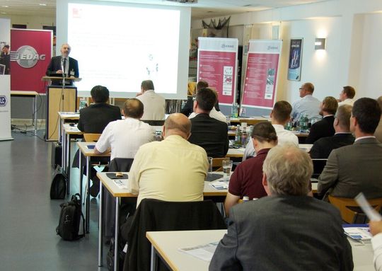 Prof. Dr. Otto Huber von der Hochschule Landshut begrüßt die über 60 Teilnehmer des 7. Ingolstädter Leichtbausymposiums. Prof. Dr. Otto Huber von der Hochschule Landshut begrüßt die über 60 Teilnehmer des 7. Ingolstädter Leichtbausymposiums.