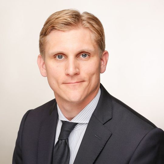 Florian Neumann ist gelernter Diplom-Kaufmann und hat den postgraduierten-Abschluss Immobilienökonom an der EBS Business School erworben. Florian Neumann ist gelernter Diplom-Kaufmann und hat den postgraduierten-Abschluss Immobilienökonom an der EBS Business School erworben.