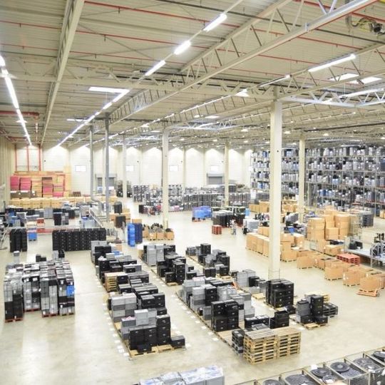Kostal produziert Lenkrad- und Mittelkonsolen-Bedienelemente sowie elektronische Kontaktsysteme für die Automobilindustrie. Kostal produziert Lenkrad- und Mittelkonsolen-Bedienelemente sowie elektronische Kontaktsysteme für die Automobilindustrie.