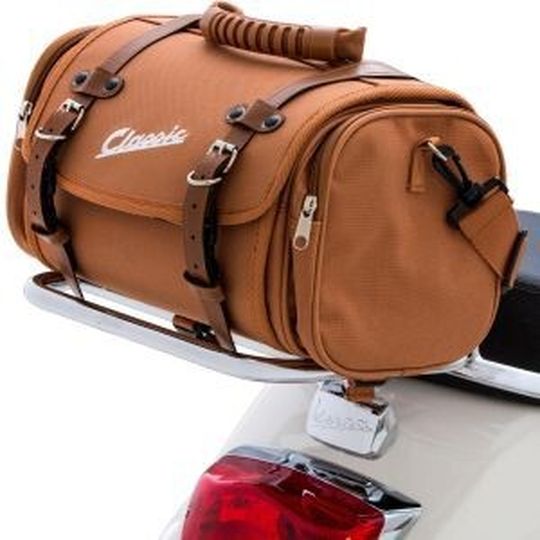 Gut verstautes Gepäck bietet Sicherheit - Satteltasche von SIP Scootershop aus Nylon. Gut verstautes Gepäck bietet Sicherheit - Satteltasche von SIP Scootershop aus Nylon.