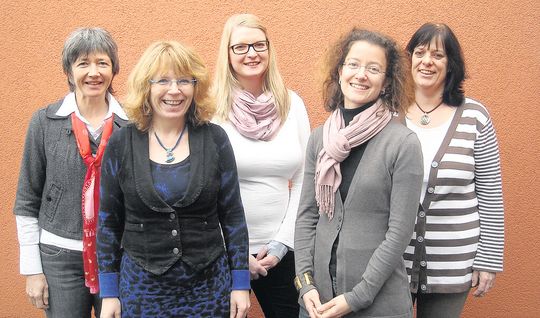 Das KIVBF-Team managt Veranstaltungen mit jährlich 13.000 Teilnehmern: Ursula Höfflin, Maria Blaeß, Verena Böckle, Sabine Prenißl, Bettina Munz (v. l.) Das KIVBF-Team managt Veranstaltungen mit jährlich 13.000 Teilnehmern: Ursula Höfflin, Maria Blaeß, Verena Böckle, Sabine Prenißl, Bettina Munz (v. l.)