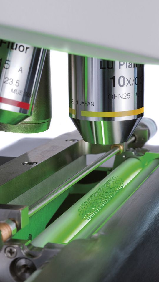 Inspektion eines Nitinol-Stents mit dem System Q six von Sensofar Medical. Inspektion eines Nitinol-Stents mit dem System Q six von Sensofar Medical.