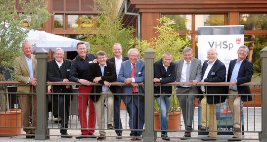 V.l.: Axel Heik (Hermann H. Heik GmbH & Co. KG), Kurt-Jürgen Schimmelpfeng (Verein Hamburger Spediteure e.V.), Marc Biller (SVG Assekuranz-Service Nord GmbH), Dierk Schulz (Apex GmbH Internationale Spedition), Björn Kitzinger (Kitzinger & Co. (GmbH & Co. KG), Gert Tews (Contibridge Schiffahrt und Spedition GmbH), Michael Brauch (Kravag-Logistic Versicherungs-AG), Johan-P. Schryver (H.J. Schryver & Co. (GmbH & Co.), Jens Sorgenfrei (Cross Freight Internationale Speditionsges. mbH), Willem van der Schalk (A. Hartrodt (GmbH & Co) KG)