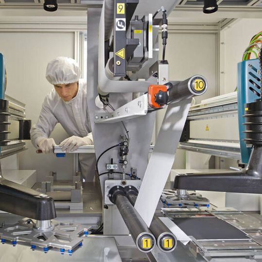 Effizient, langlebig, bezahlbar: Den Weg zur Super-Batterie soll eine neue Forschungsproduktionslinie ebnen. Effizient, langlebig, bezahlbar: Den Weg zur Super-Batterie soll eine neue Forschungsproduktionslinie ebnen.