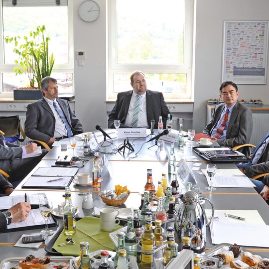 Aktuelle Trends und Anforderungen in der Anschlusstechnik waren das Thema eines Roundtable-Gesprächs. Aktuelle Trends und Anforderungen in der Anschlusstechnik waren das Thema eines Roundtable-Gesprächs.