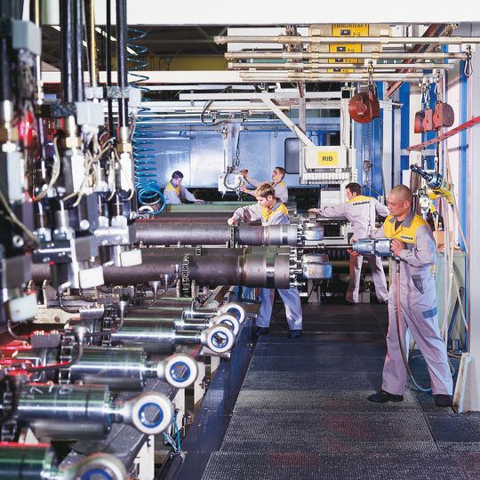 Hydraulikzylinderfertigung in Kirchdorf/Iller Hydraulikzylinderfertigung in Kirchdorf/Iller