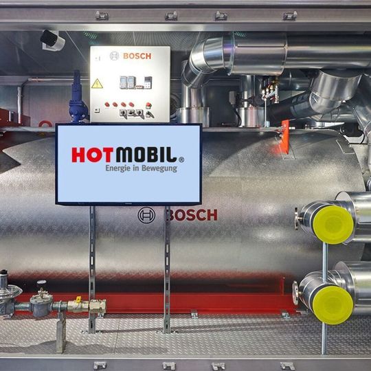 Die mobile Heizzentrale mit integriertem Bosch-Kessel und -Brennwertwärmetauscher leistet bis 1500 kW bei sechs Metern Containerlänge. Die mobile Heizzentrale mit integriertem Bosch-Kessel und -Brennwertwärmetauscher leistet bis 1500 kW bei sechs Metern Containerlänge.