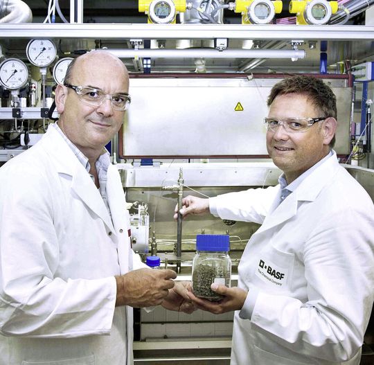 Die wissenschaftlichen Leiter des Bascat-Labors Prof. Dr. Matthias Drieß (TU Berlin, l.) und Dr. Frank Rosowski (BASF). Die wissenschaftlichen Leiter des Bascat-Labors Prof. Dr. Matthias Drieß (TU Berlin, l.) und Dr. Frank Rosowski (BASF).