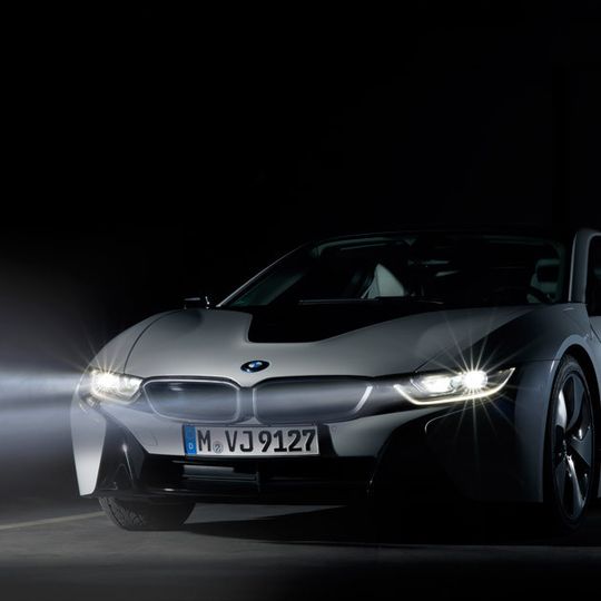 Der BMW i8 gehört zu den ersten Fahrzeugen, die mit Laserlicht auf den Markt kommen. Der BMW i8 gehört zu den ersten Fahrzeugen, die mit Laserlicht auf den Markt kommen.